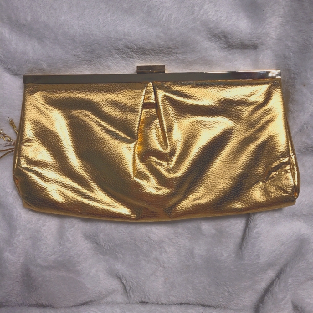 Michael Kors clutch Read Full Post
